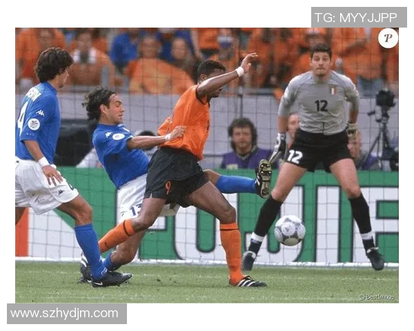 足球明星被挑衅后反击事件揭示了运动员在赛场上的心理承受力与应对策略